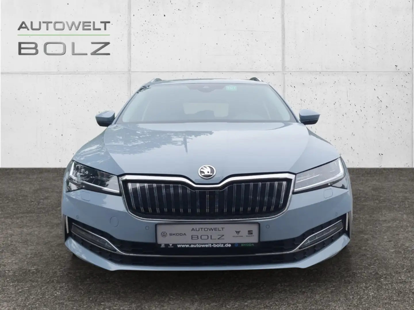 Skoda Superb Combi Style 1.4 TSI iV AD StandHZG AHK Navi DigiCo Grau - 2