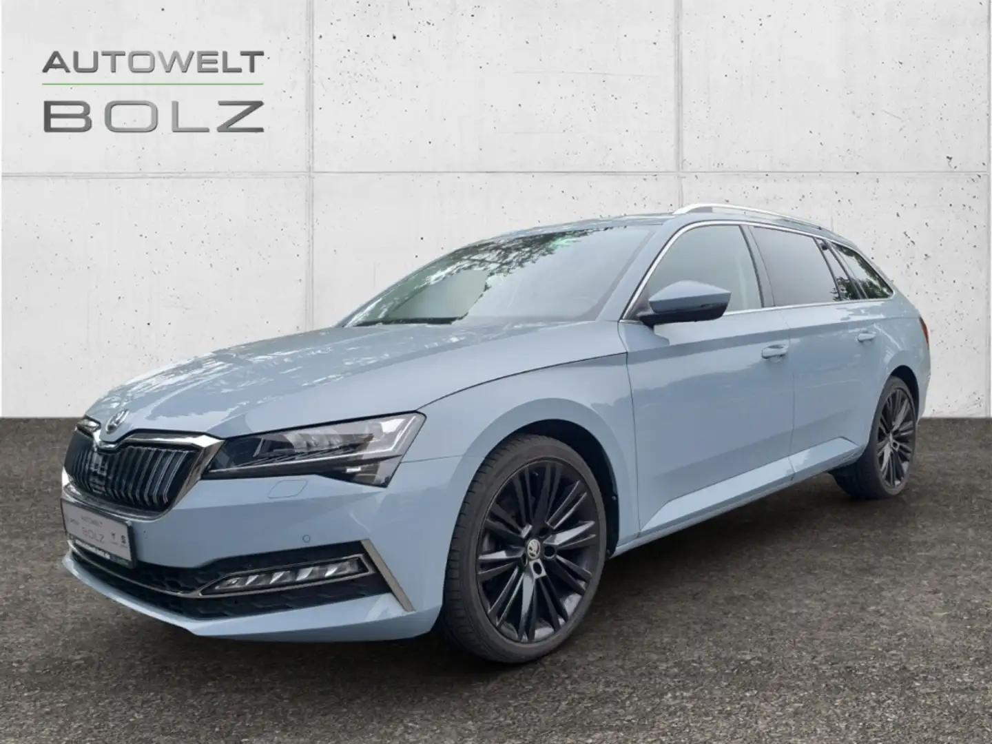 Skoda Superb Combi Style 1.4 TSI iV AD StandHZG AHK Navi DigiCo Grau - 1