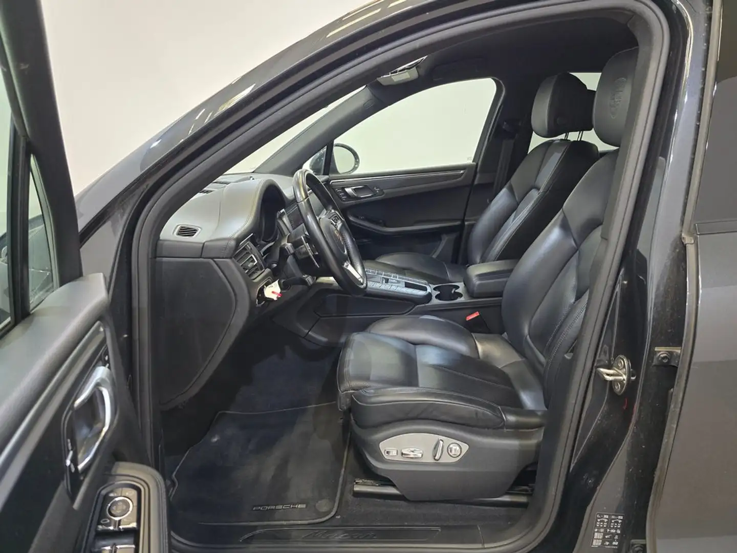 Porsche Macan Noir - 2