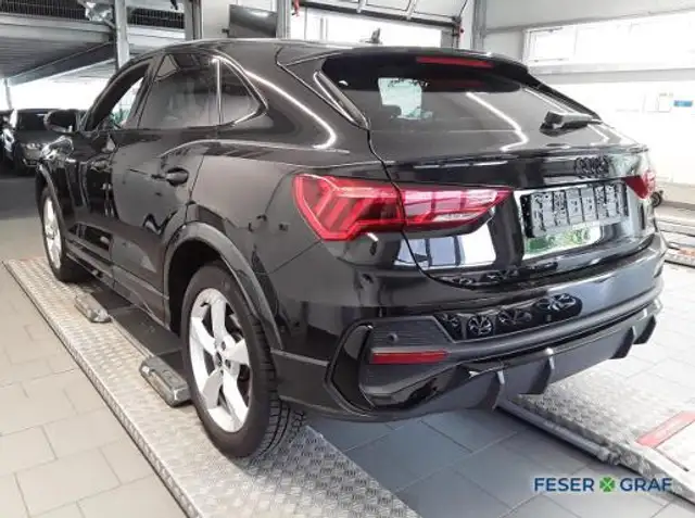 Audi Q3 view 4