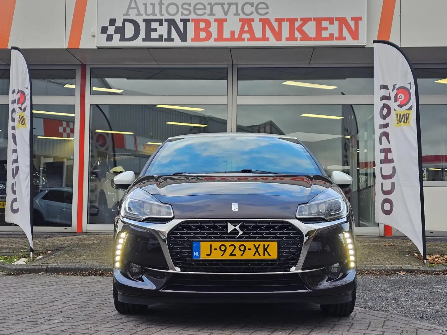 Citroen DS3 1.2 PureTech So Chic Automaat BJ.2018 / Navigatie Lila - 2