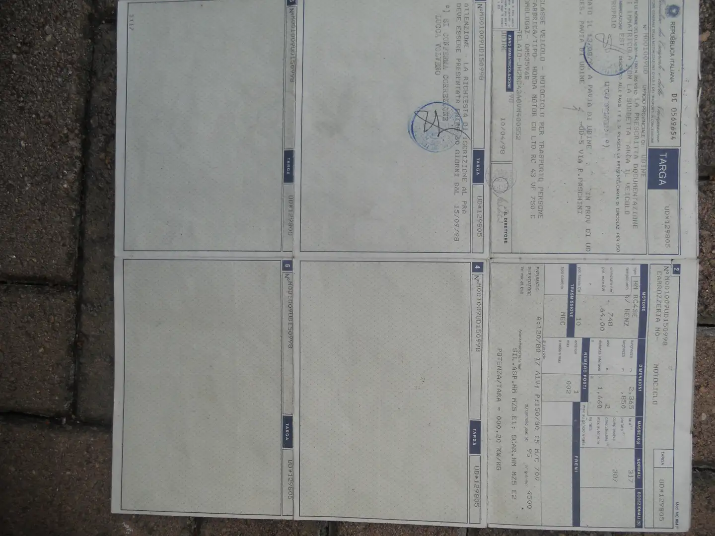 Honda VF 750 Rojo - 1