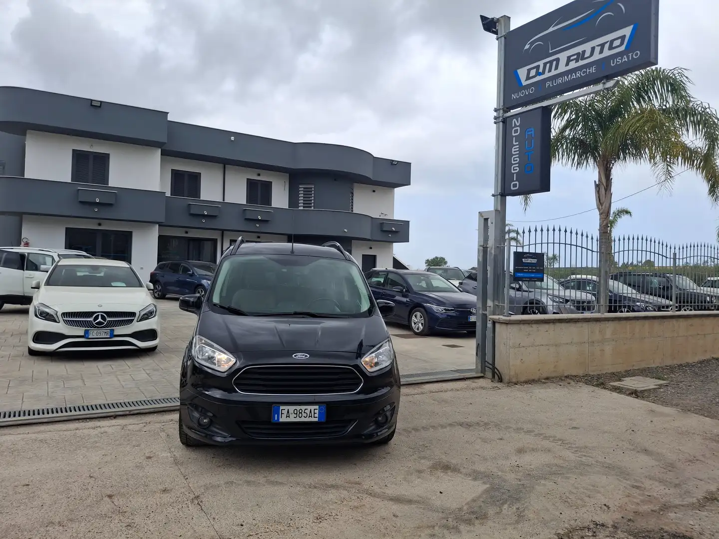 Ford Courier Schwarz - 2