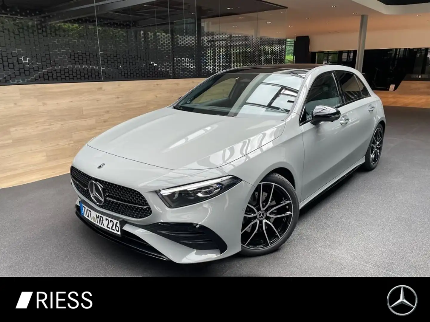 Mercedes-Benz A 220 4M AMG+AHK+PANO+PREMIUM+MULTIBEAM+360+BURM Gris - 1