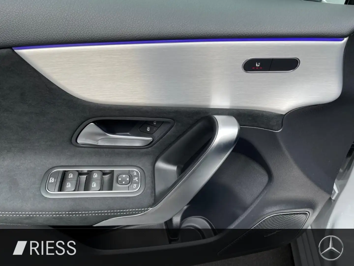 Mercedes-Benz A 220 4M AMG+AHK+PANO+PREMIUM+MULTIBEAM+360+BURM Gris - 2