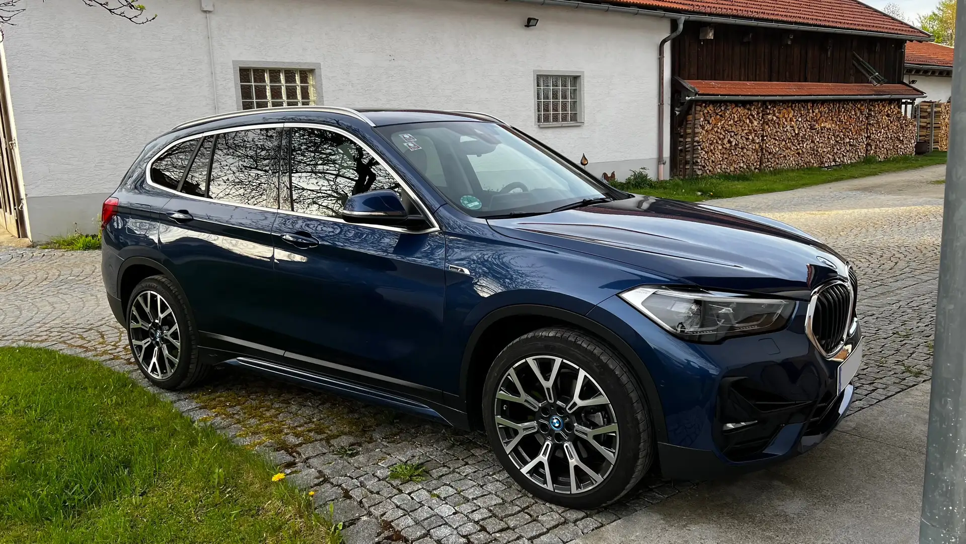 BMW X1 X1 xDrive25e Sport Line,SD,AHK,Leder,HUD,NP 68.000 Blau - 1