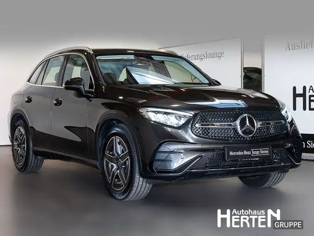 Mercedes-Benz GLC view 3