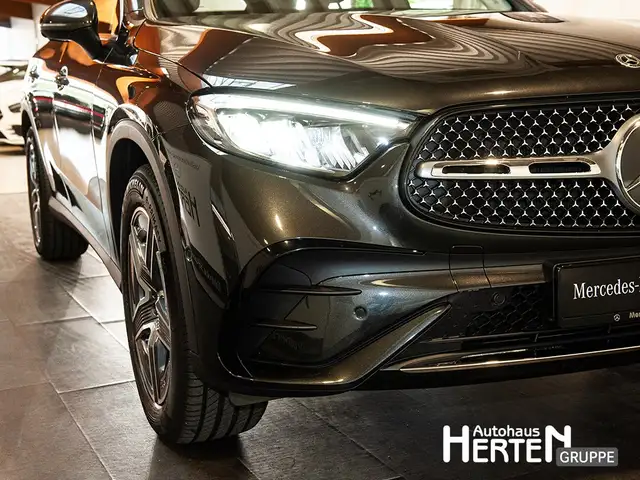 Mercedes-Benz GLC view 13
