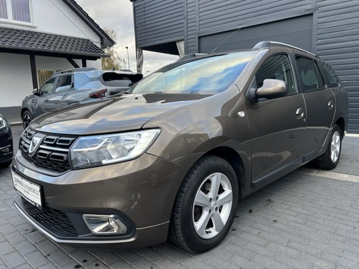 Dacia Logan MCV II Comfort Automatik+Navi+RFK+1.Hand+ Brun - 1