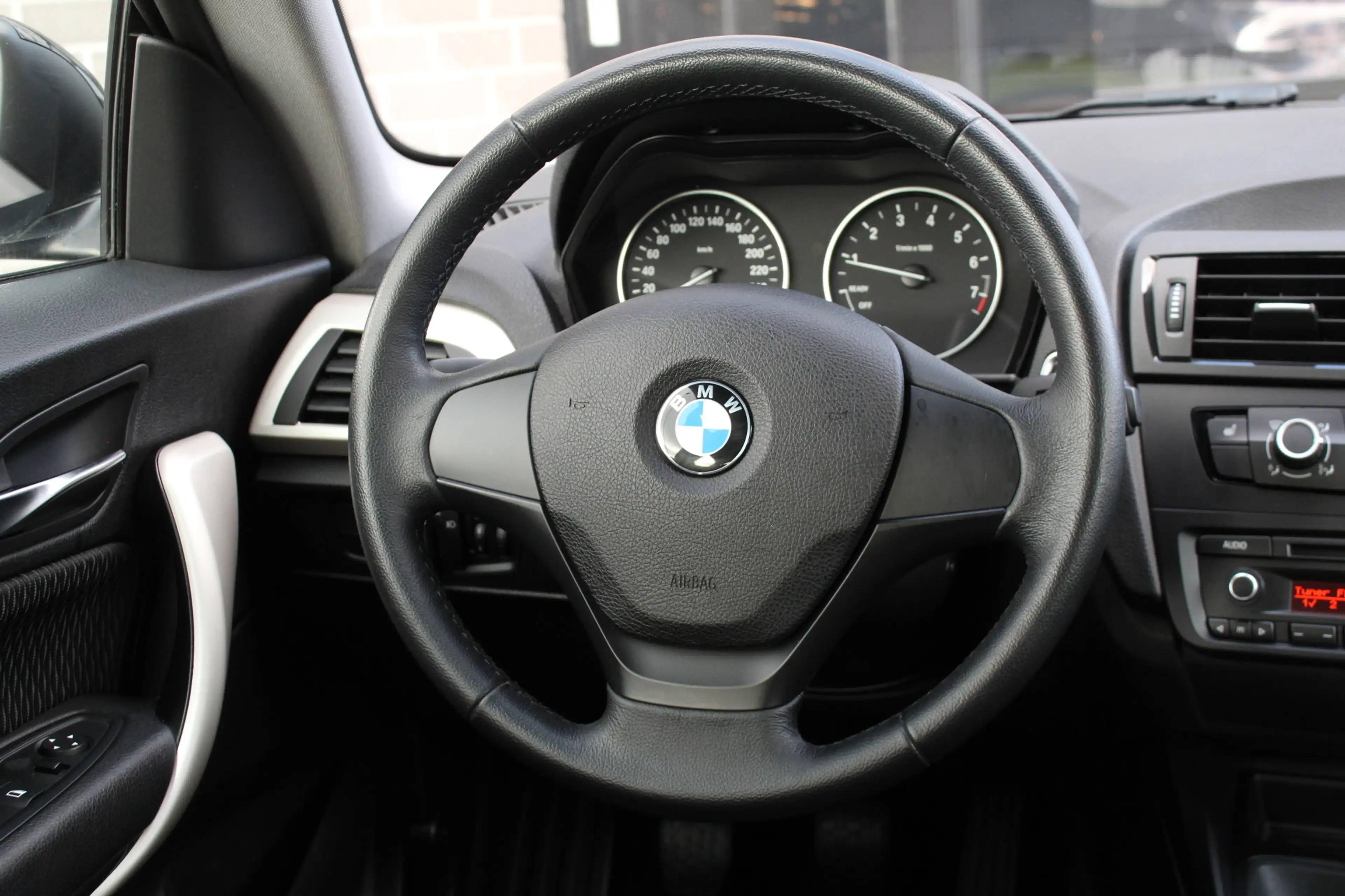 BMW 114 1-serie 114i EDE / PDC / Stoelverwarming / 17" LMV — photo 12