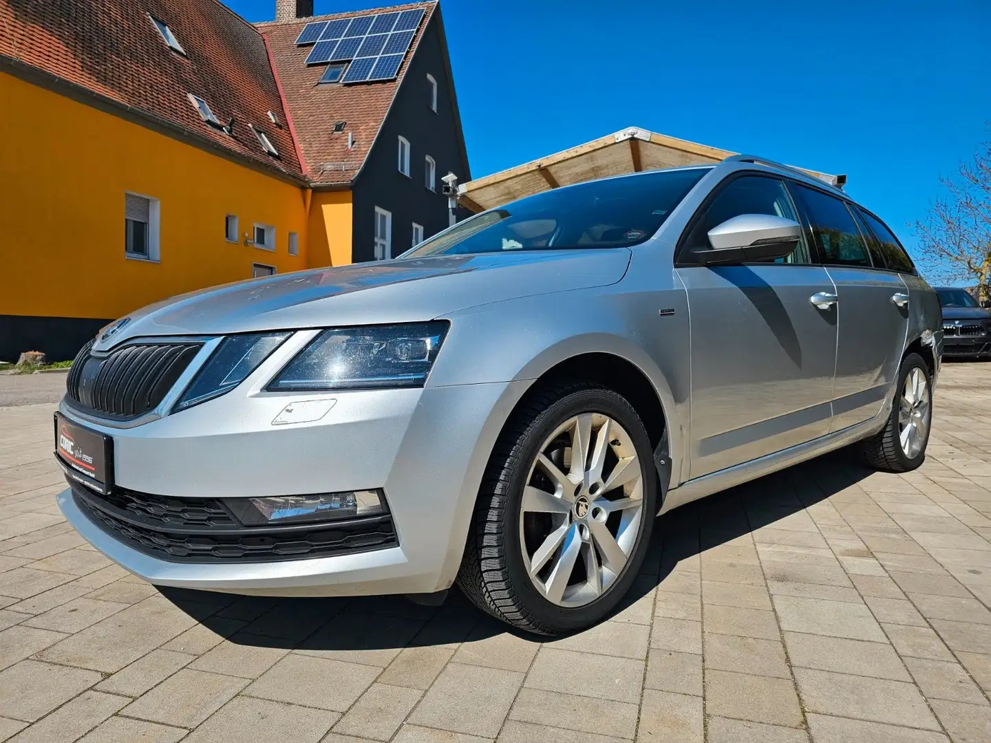 Skoda Octavia Combi Drive 4x4 Silber - 2