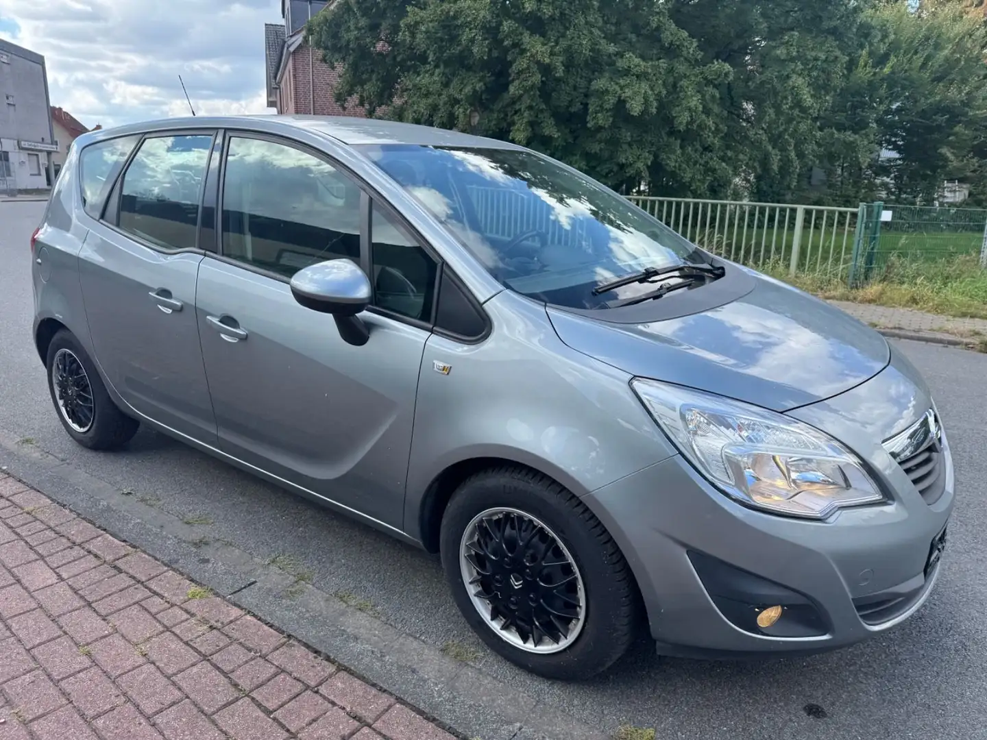 Opel Meriva B Edition Klima II. Hand EURO5 TÜV10/25 Silber - 2