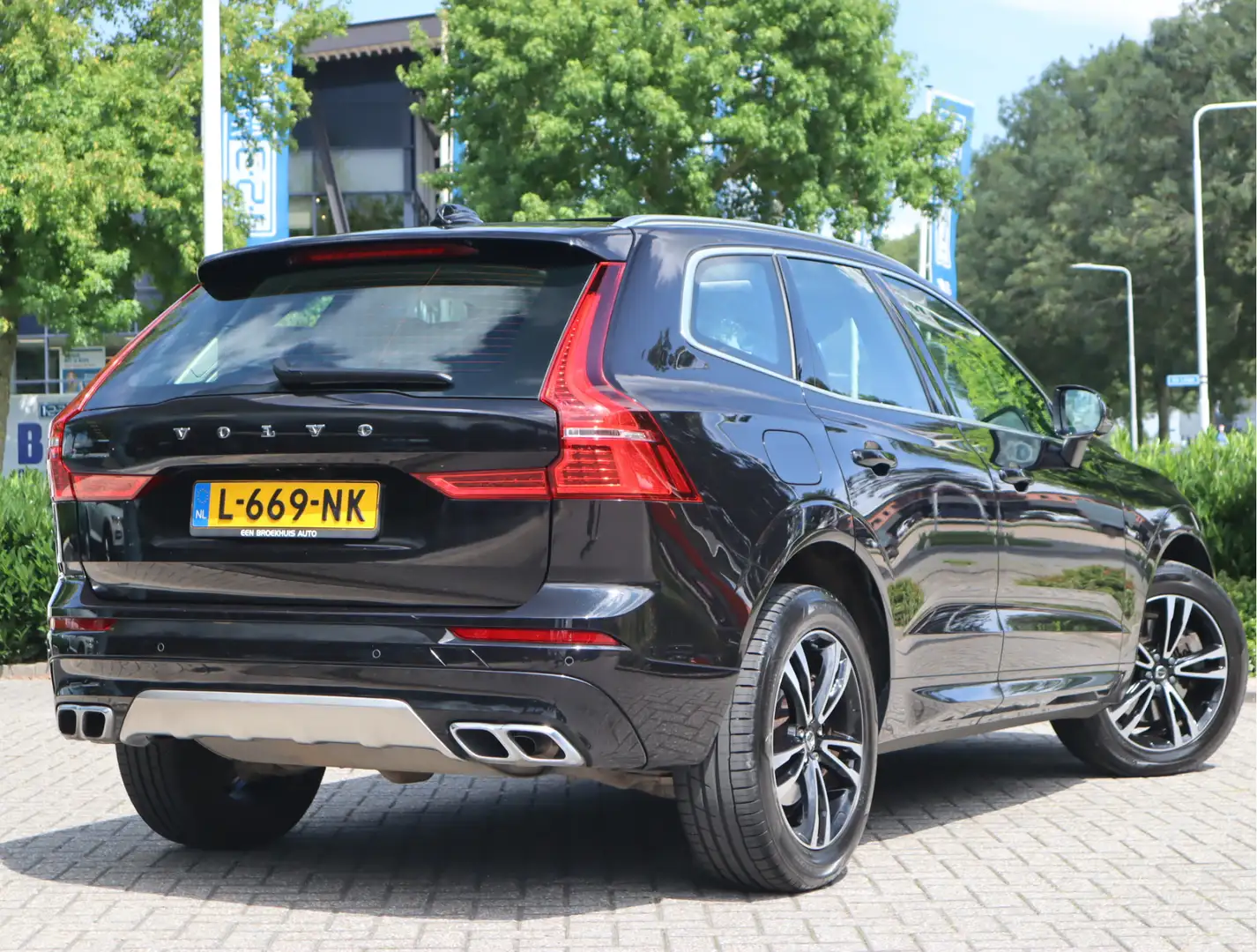 Volvo XC60 2.0 B5 250 PK Momentum Exclusive / Panoramadak Noir - 2