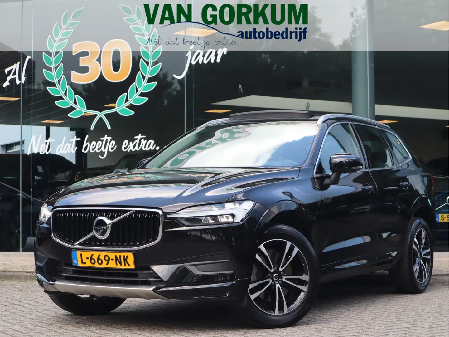 Volvo XC60 2.0 B5 250 PK Momentum Exclusive / Panoramadak Noir - 1