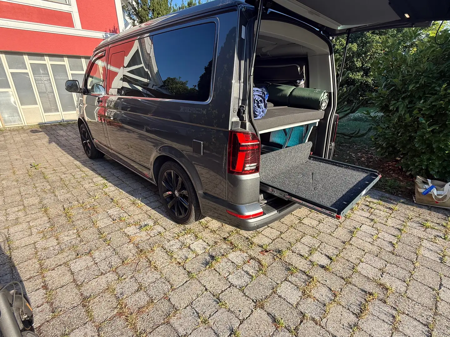 Volkswagen T6.1 California 4x4 Syncro 204PS letzt echtes Original VW Modell vor Fordkooperation, Camping besten gepflegt und mit VW-Garantie Grau - 2