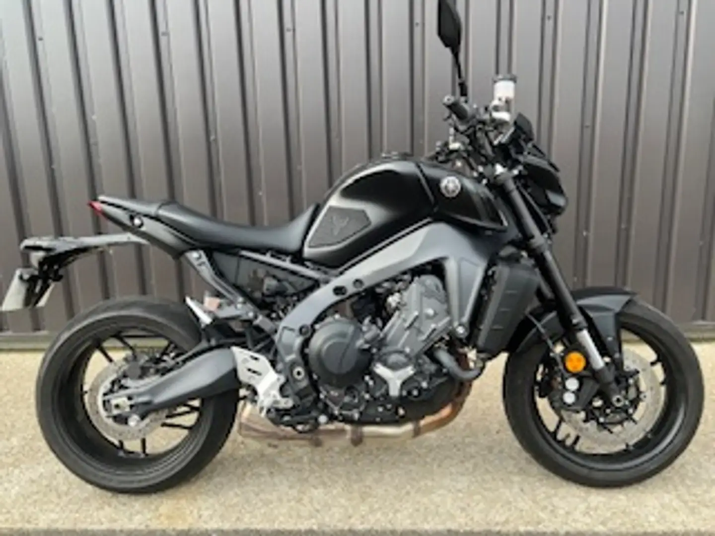 Yamaha MT-09 Noir - 1