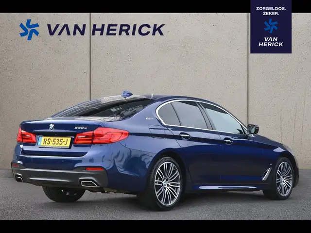 BMW 5 Series view 4