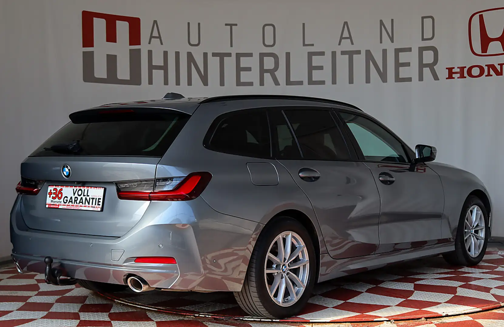BMW 318 d Touring Sport Plus M Shadow Line Grau - 2