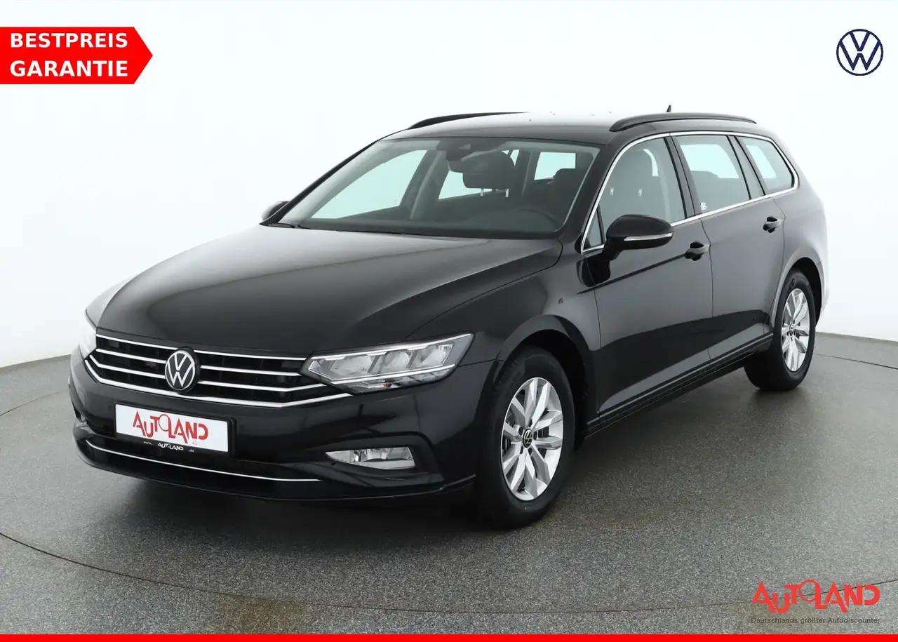 Volkswagen Passat Variant 2.0 TDI DSG Navi Kamera Totwinkel — photo 1 of 30