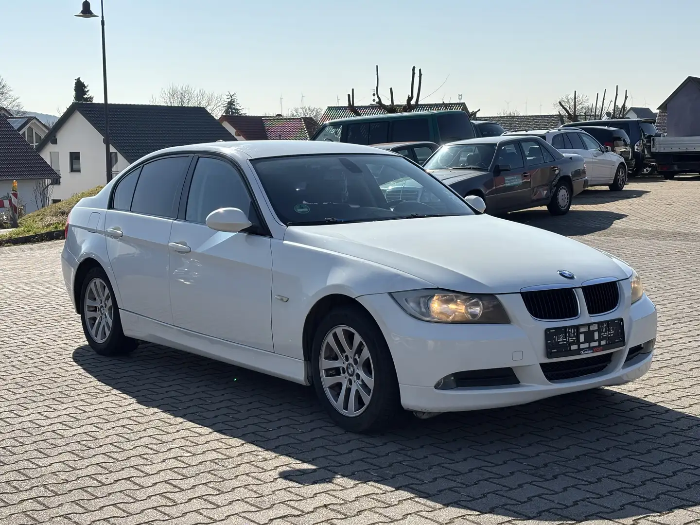 BMW 318 d mit Advantage Paket+Navi+Tempomat+Einparkhilfe H Weiß - 1