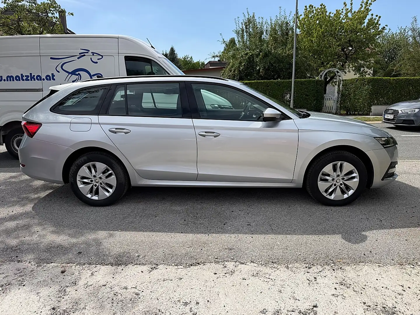 Skoda Octavia Combi 2,0 TDI 4x4 Ambition DSG Silber - 2