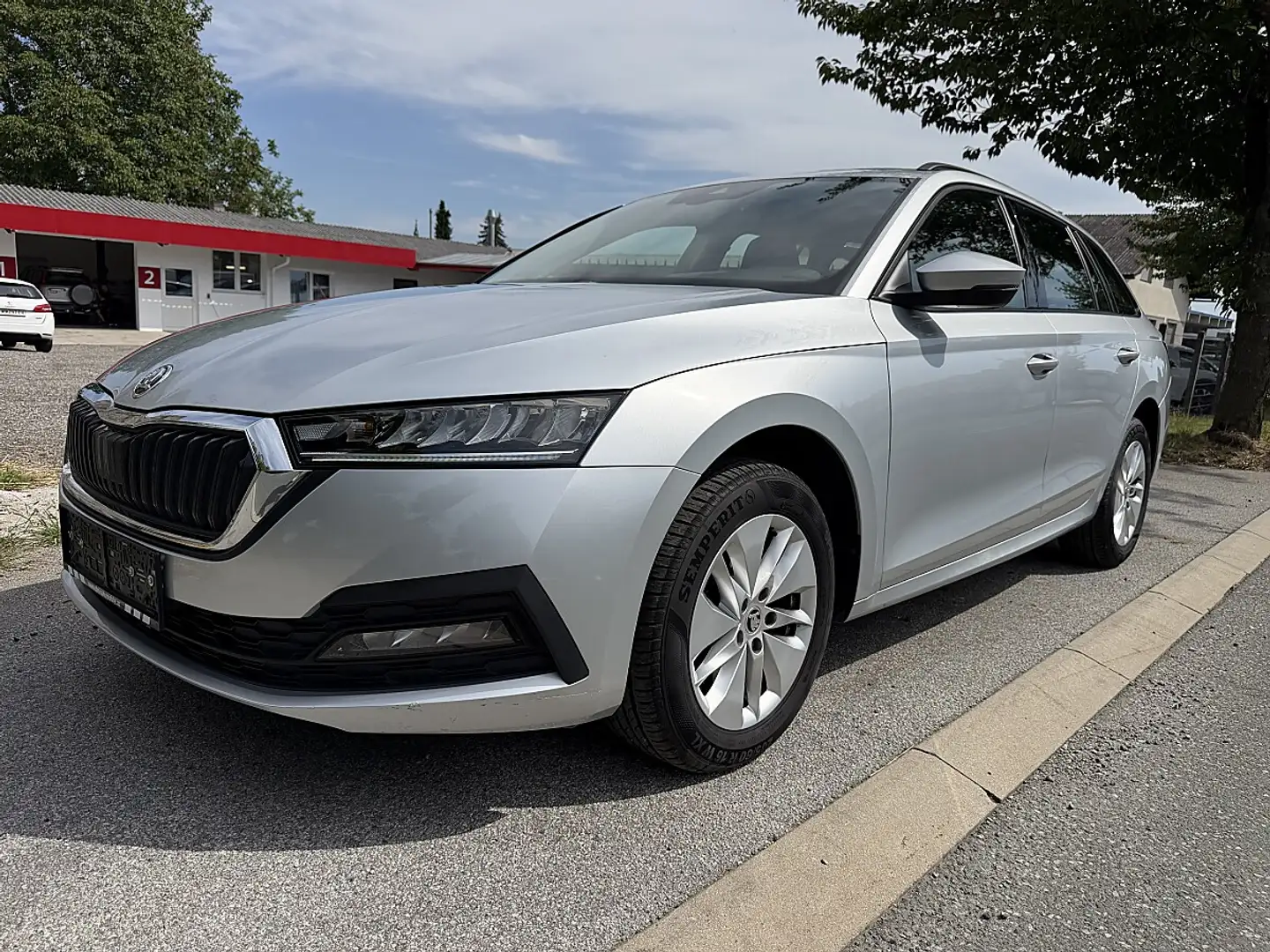 Skoda Octavia Combi 2,0 TDI 4x4 Ambition DSG Silber - 1