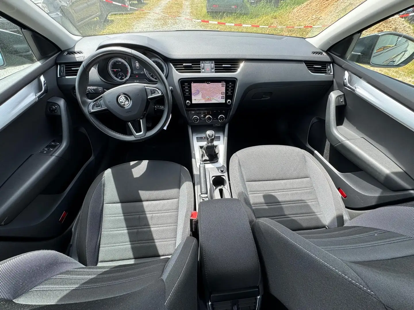 Skoda Octavia Netto 9.900 Alu'17 AppleCARplay-NAVI/SHZ Gris - 2