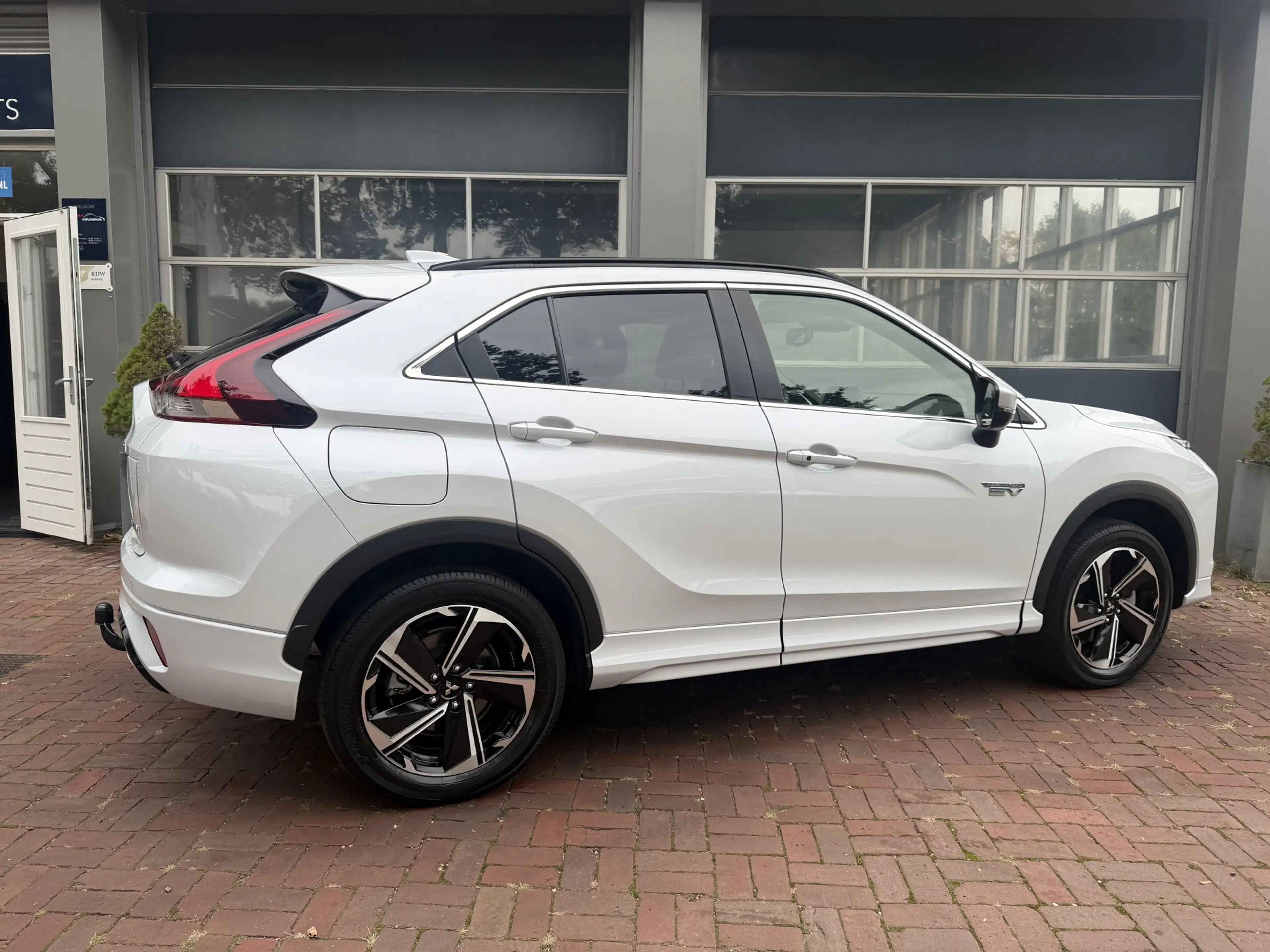 Mitsubishi Eclipse Cross 2.4 PHEV Executive Bj 2024 Km 36.147 Nap 1e eigena — photo 2