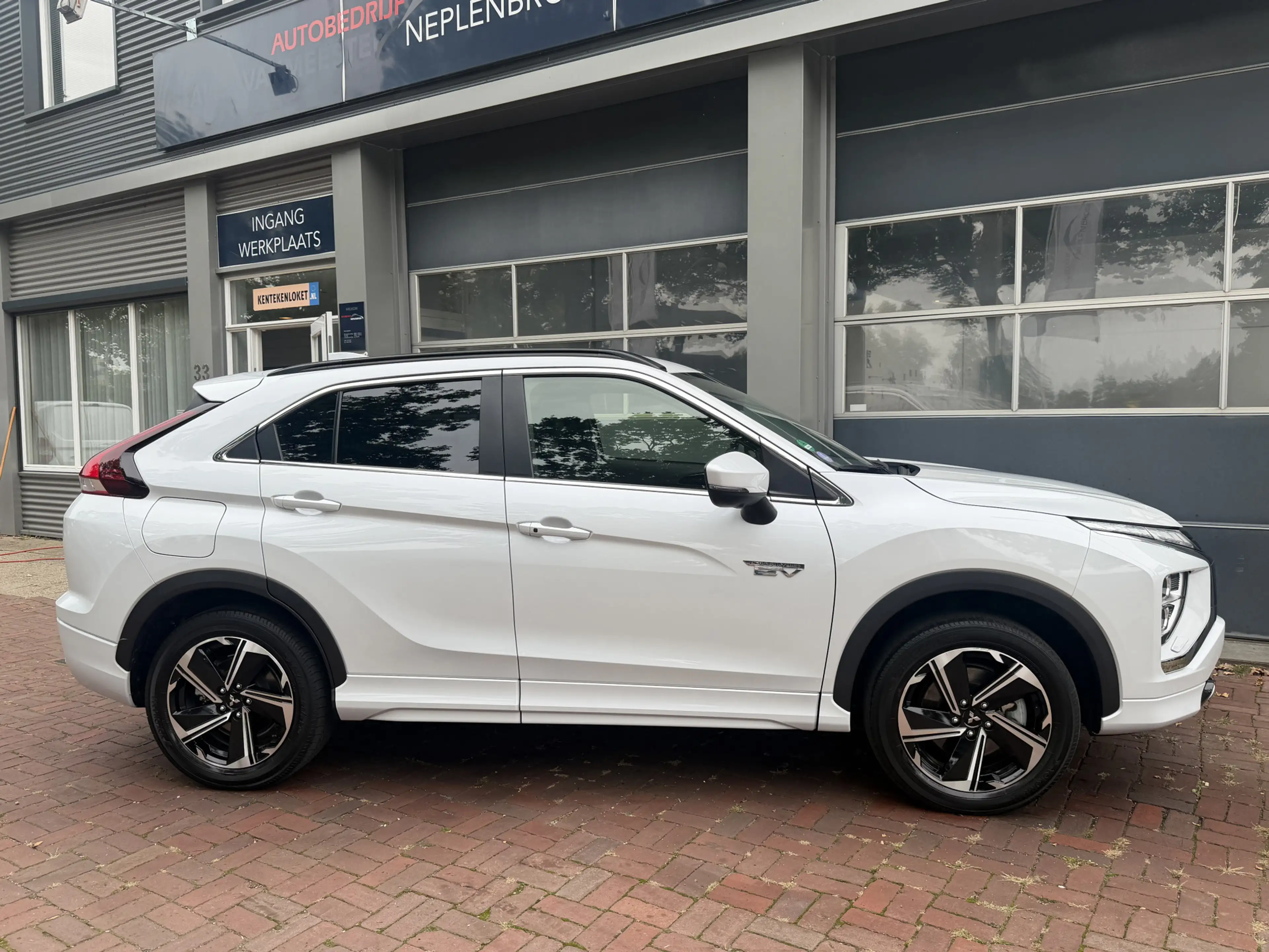 Mitsubishi Eclipse Cross 2.4 PHEV Executive Bj 2024 Km 36.147 Nap 1e eigena — photo 4