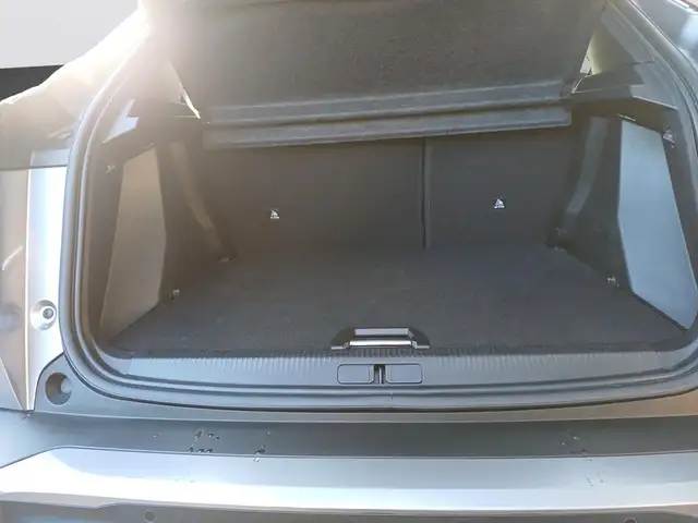 Peugeot 2008 view 9