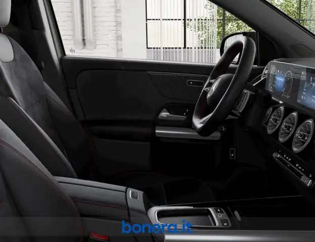 Mercedes-Benz GLA view 7