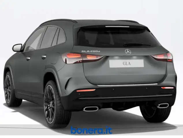 Mercedes-Benz GLA view 4