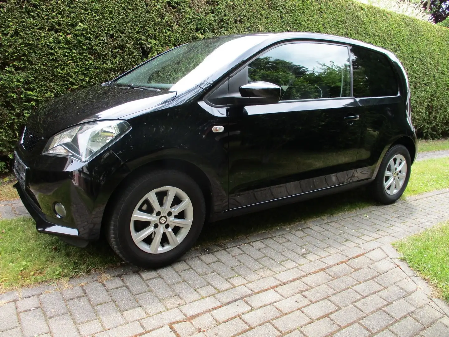 SEAT Mii Chic **DEEPBLACK**GRA**KLIMA**SHZ** Schwarz - 1