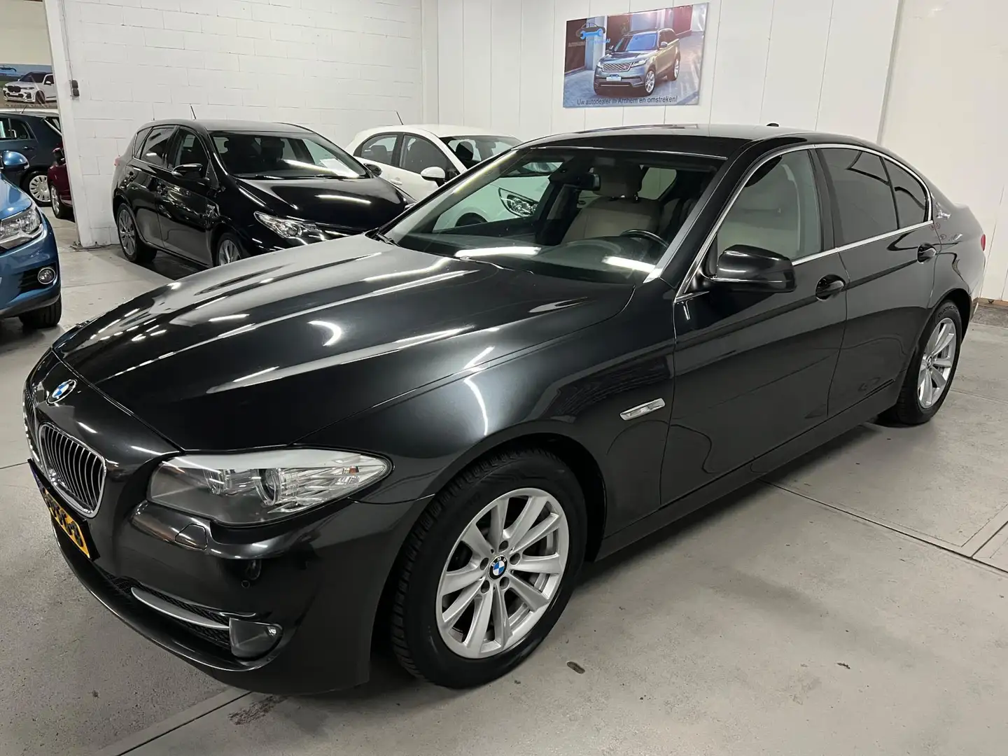 BMW 523 5-serie 523i Executive Automaat VOL-LEDER / NAVIGA Grijs - 2