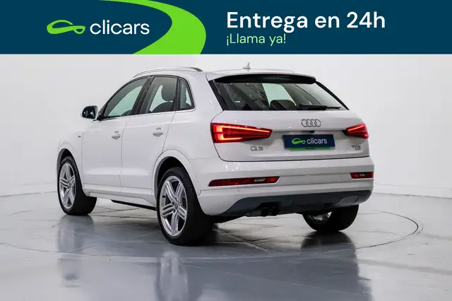 Audi Q3 view 9