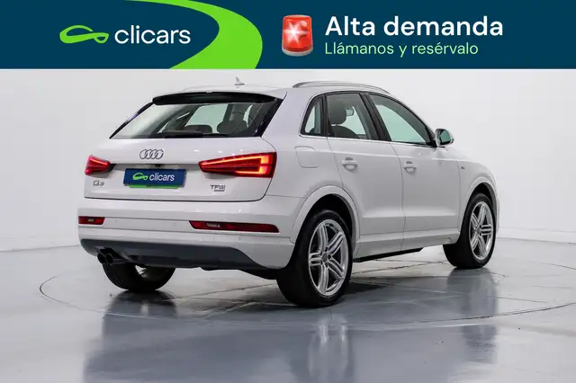 Audi Q3 view 5