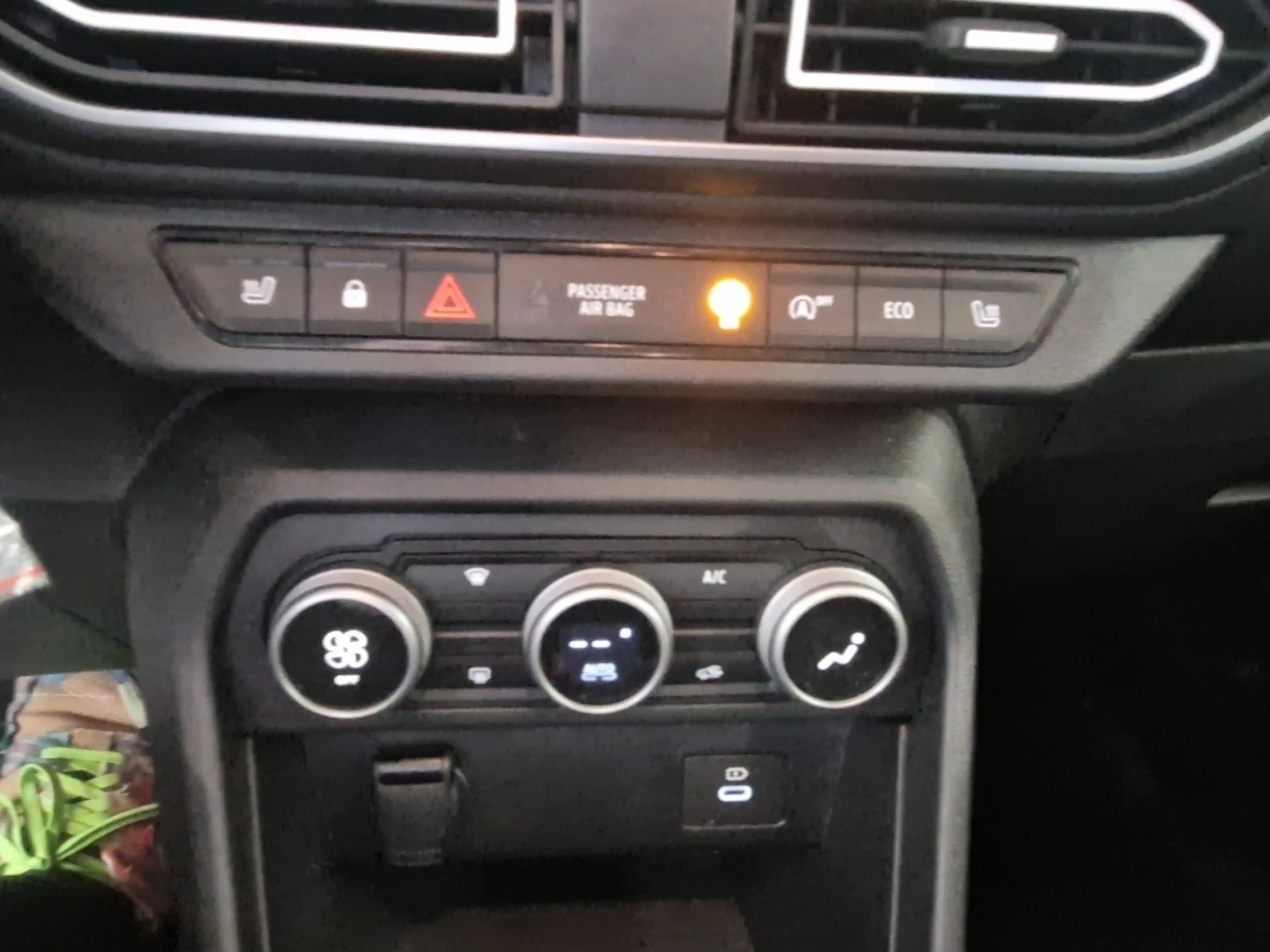 Dacia Jogger Expression TCe 110 — photo 14