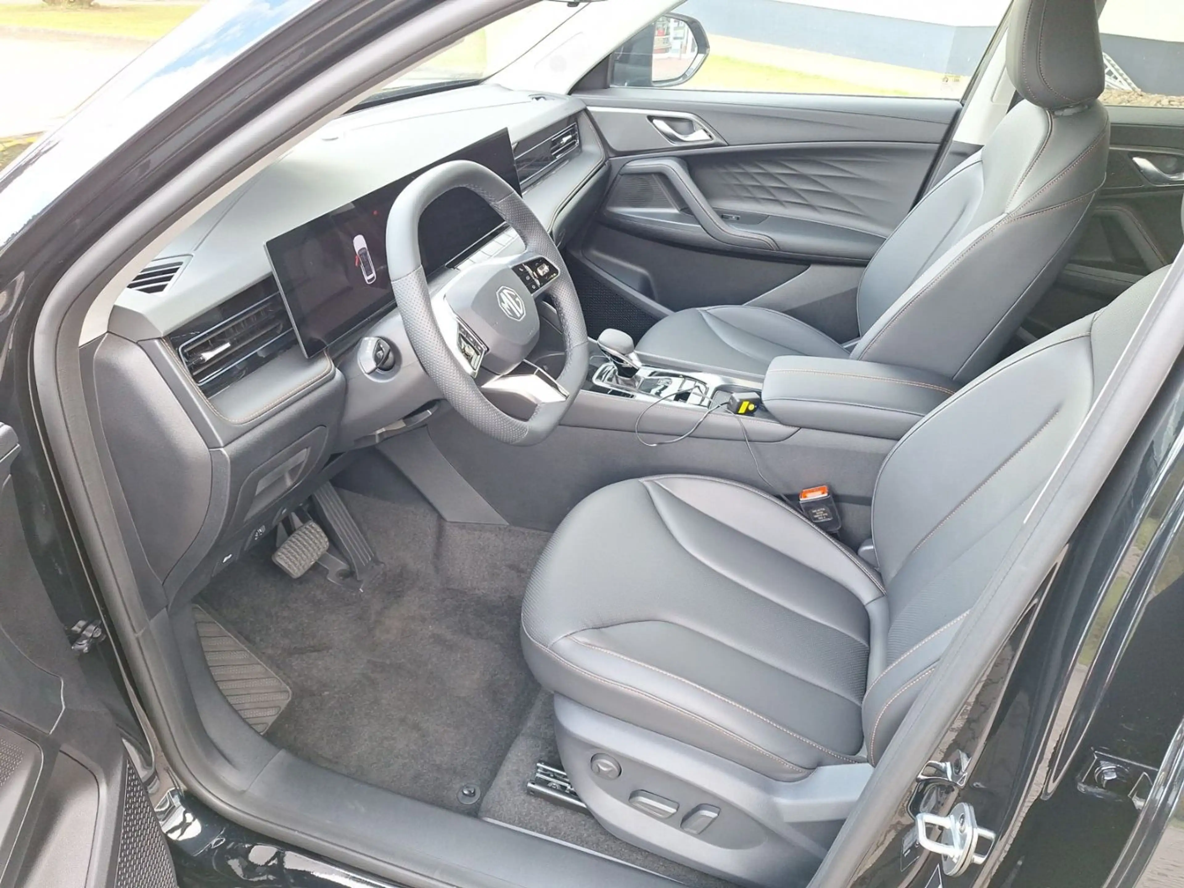 MG HS PHEV LUX 360° NAVI PDC SHZ LED LEDER — photo 11