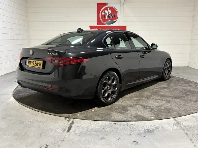 Alfa Romeo Giulia view 4