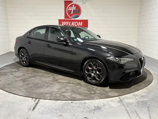 Alfa Romeo Giulia view 6