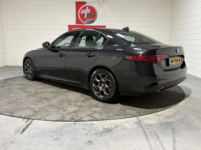 Alfa Romeo Giulia view 3