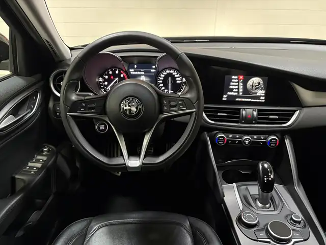 Alfa Romeo Giulia view 10