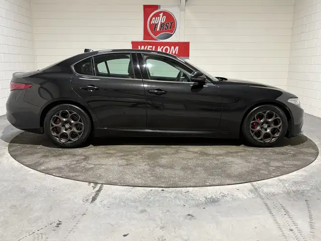Alfa Romeo Giulia view 5