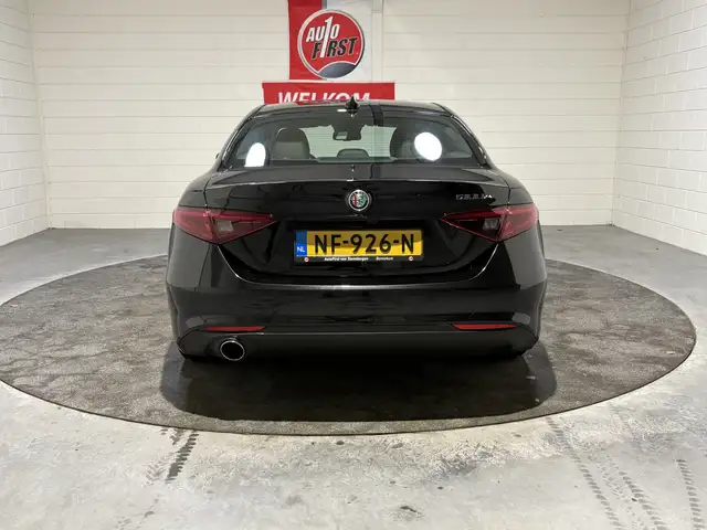 Alfa Romeo Giulia view 8