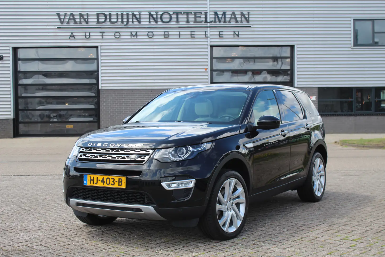 Land Rover Discovery Sport 2.0 TD4 HSE Luxury / Panoramadak / Leer / N.A.P. Noir - 1