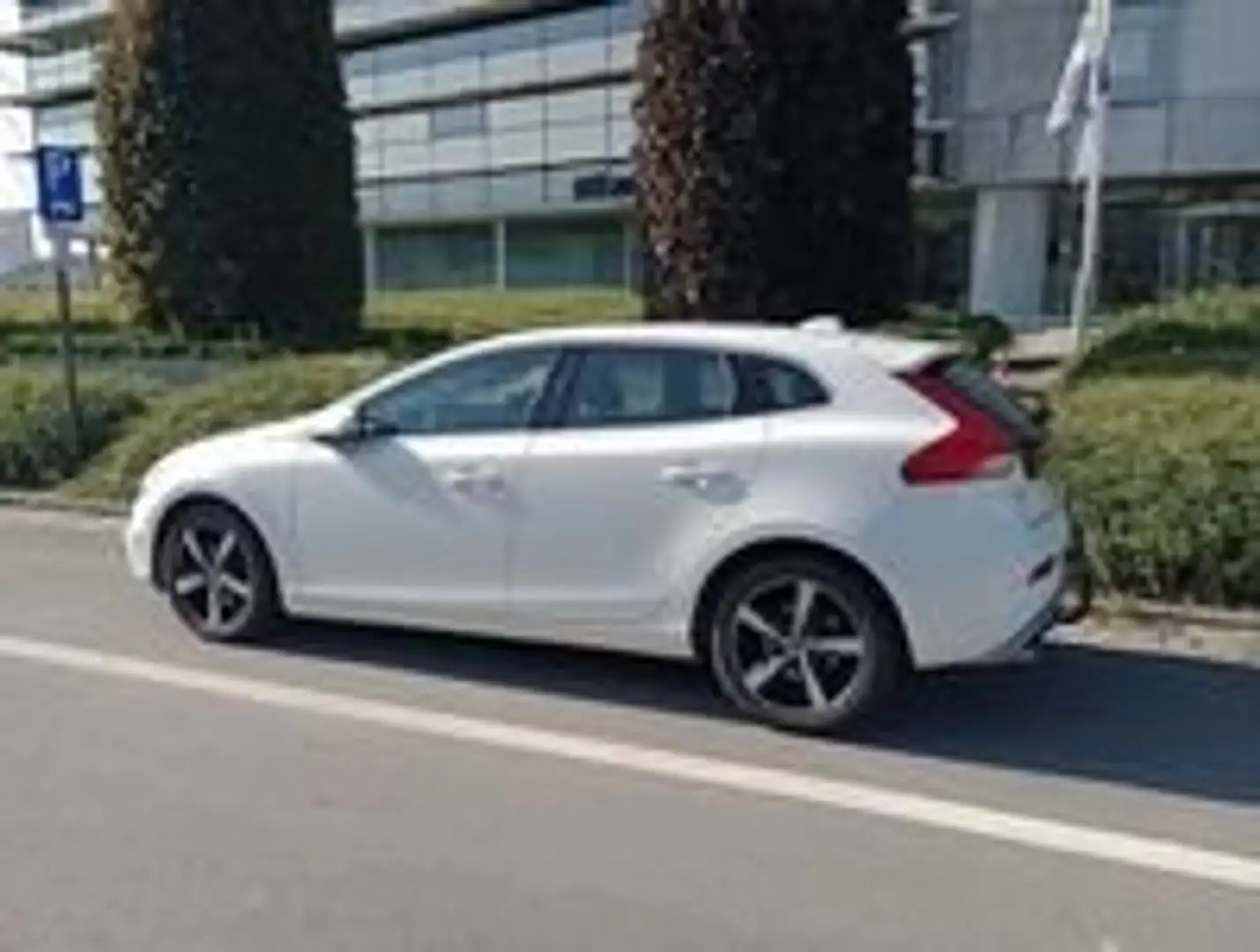 Volvo V40 T4 R-design - Business sport - 190 CH Blanc - 1