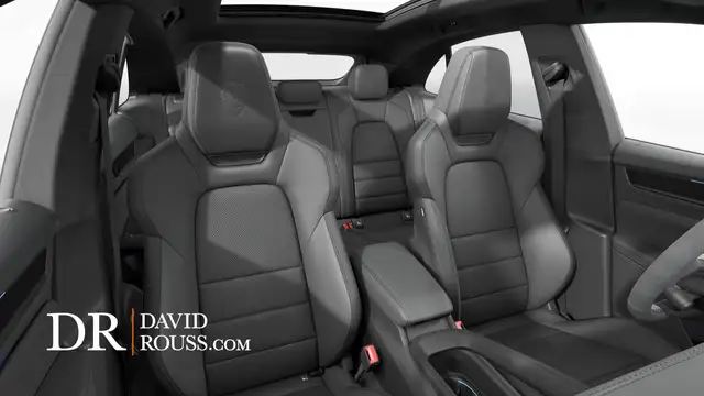 Porsche Macan view 3