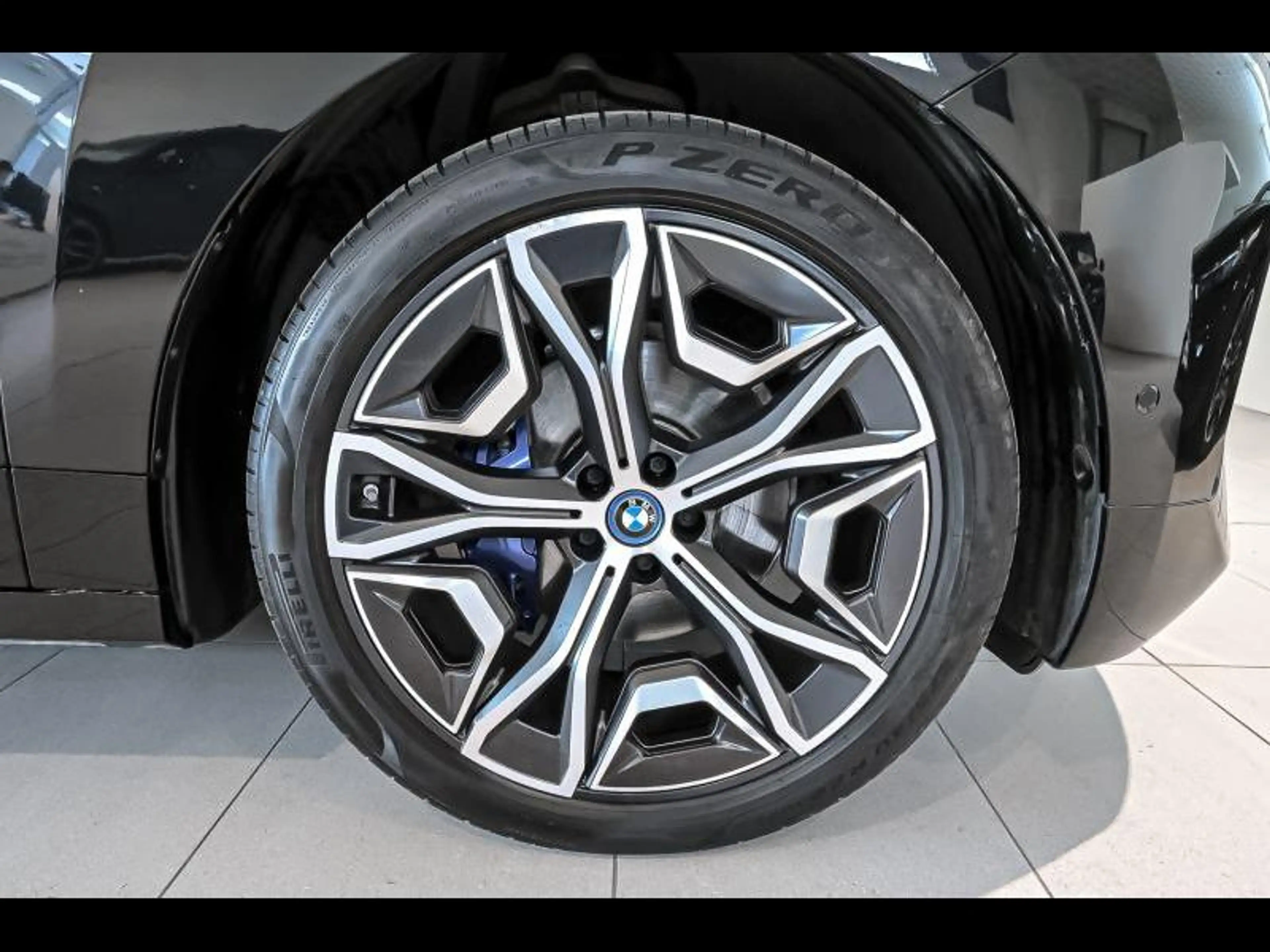 BMW iX xDrive50 - Sport — photo 4