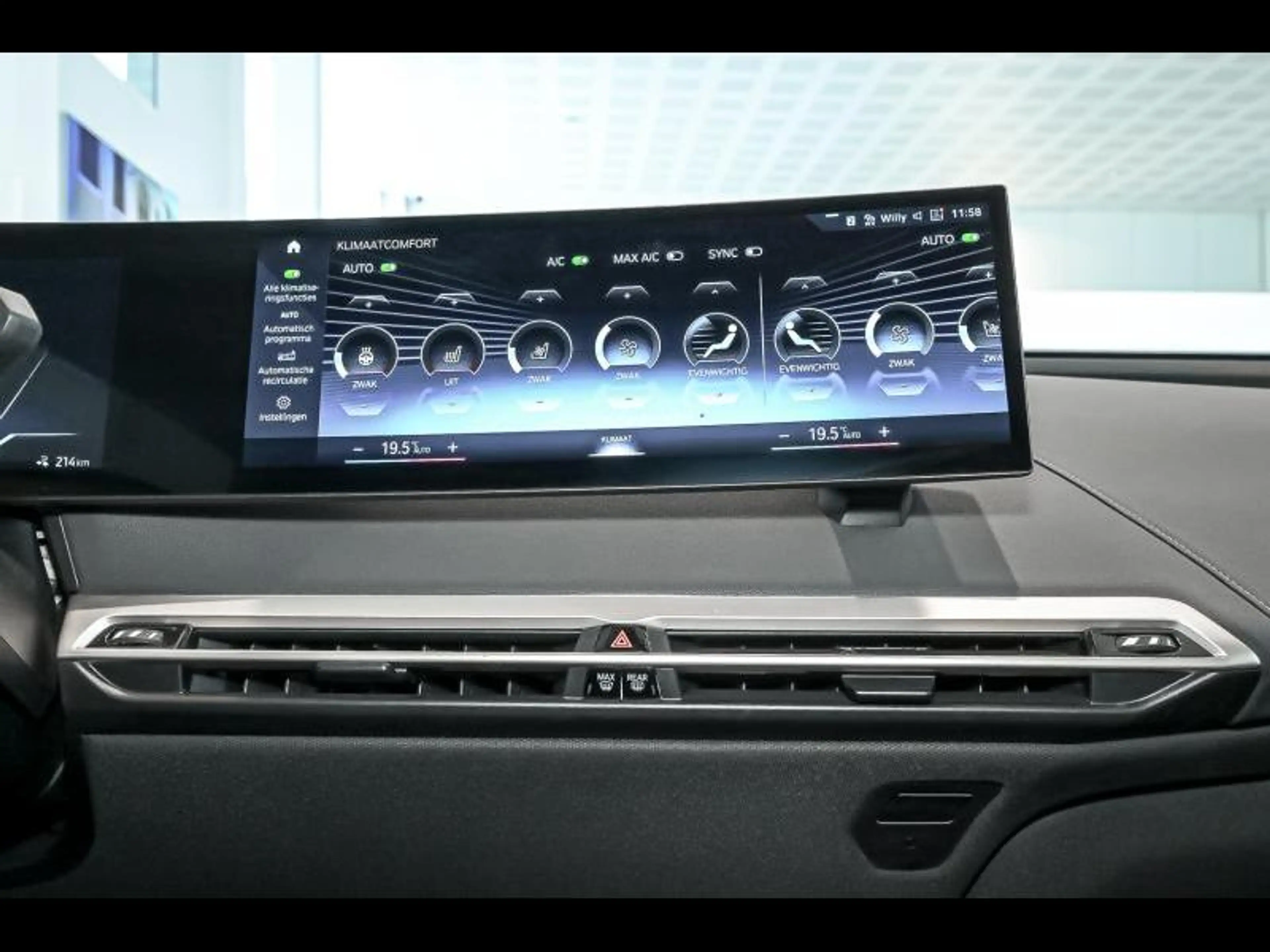 BMW iX xDrive50 - Sport — photo 10