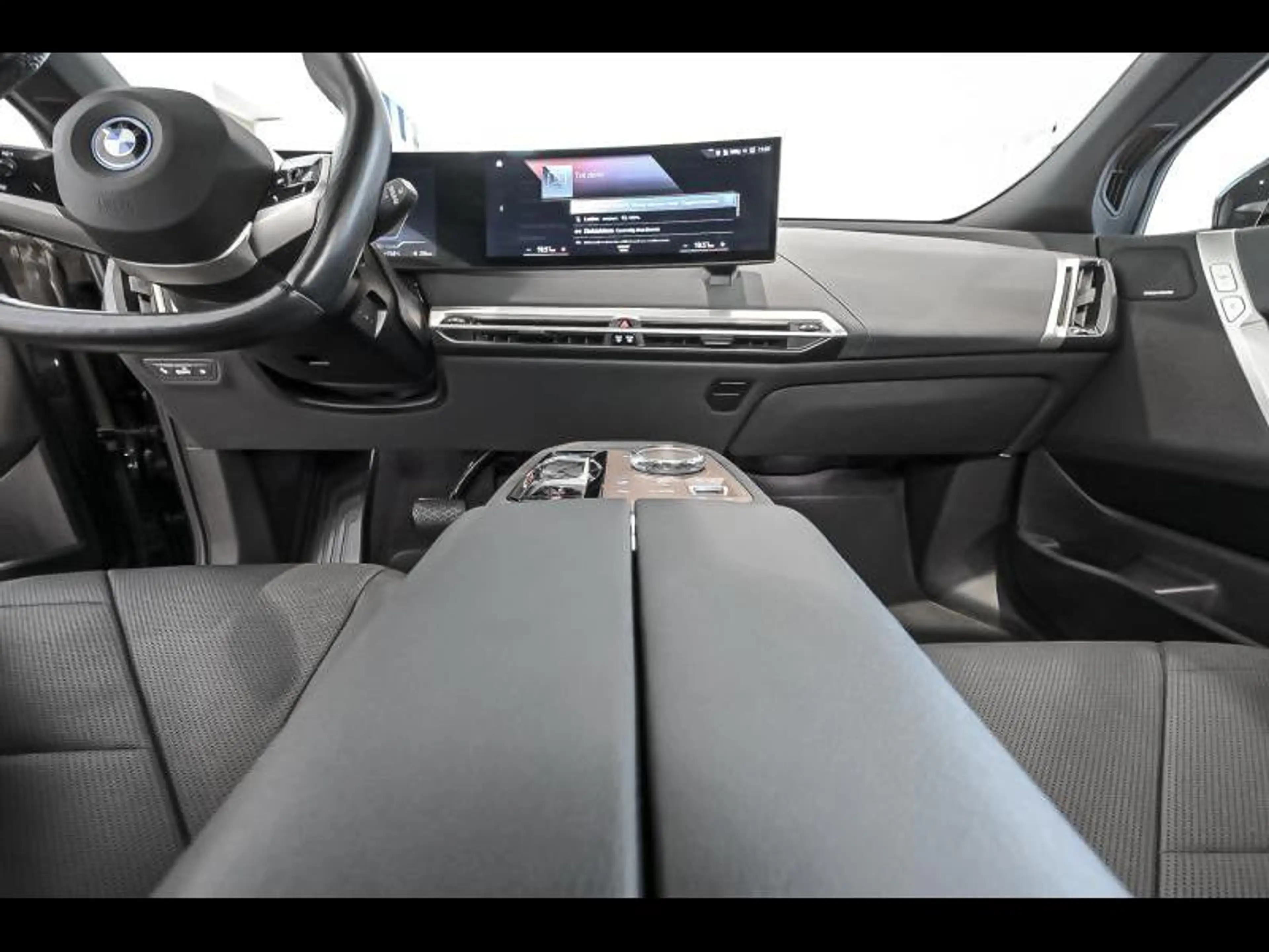 BMW iX xDrive50 - Sport — photo 6